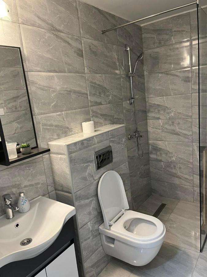 Apartmani Stari Aerodrom Подгориця Екстер'єр фото
